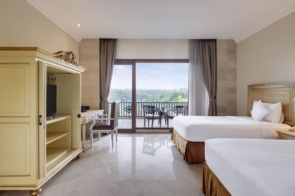 Deluxe Twin Room | Premium bedding, in-room safe, desk, blackout drapes
