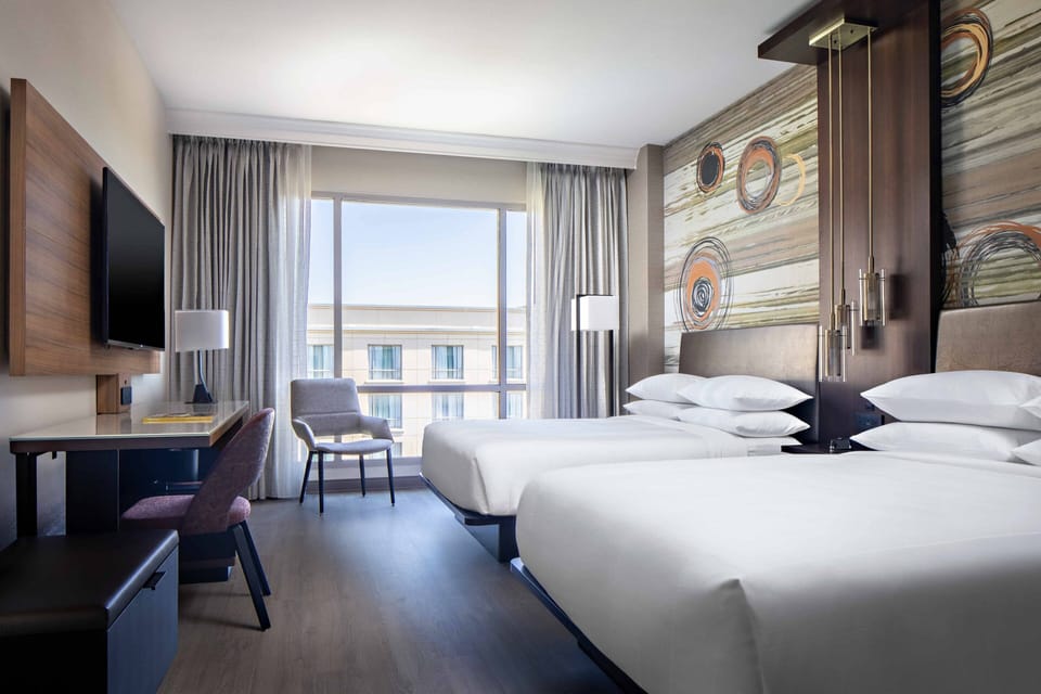 Premium bedding, in-room safe, desk, blackout drapes