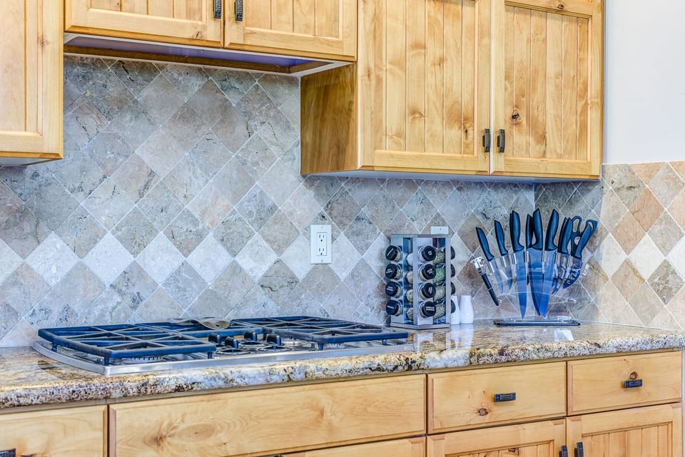 5-Burner Gas Cooktop, Convection Oven and Spices for Easy Prep of Your Homemade Meals
