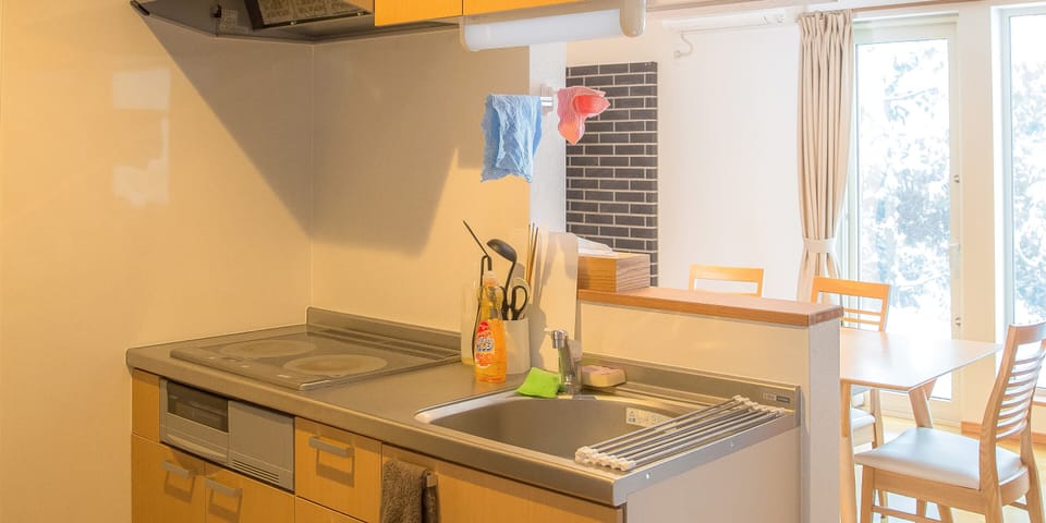 Fridge, microwave, coffee/tea maker, electric kettle