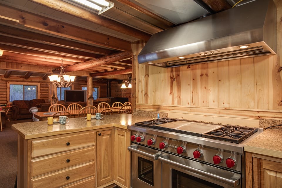 Villa (6 Bedrooms) | Private kitchen | Full-size fridge, microwave, oven, stovetop