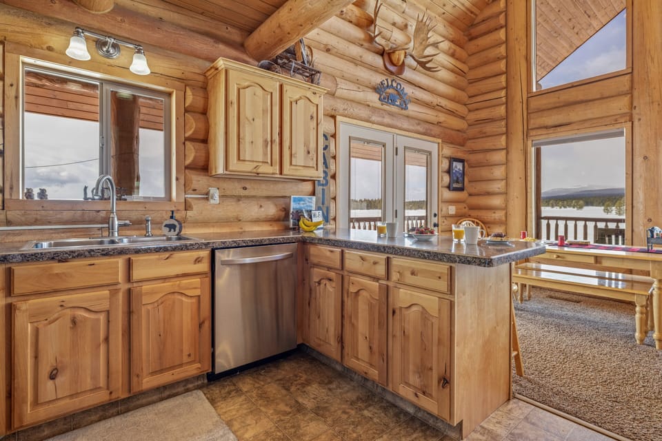Villa (5 Bedrooms) | Private kitchen | Full-size fridge, microwave, oven, stovetop