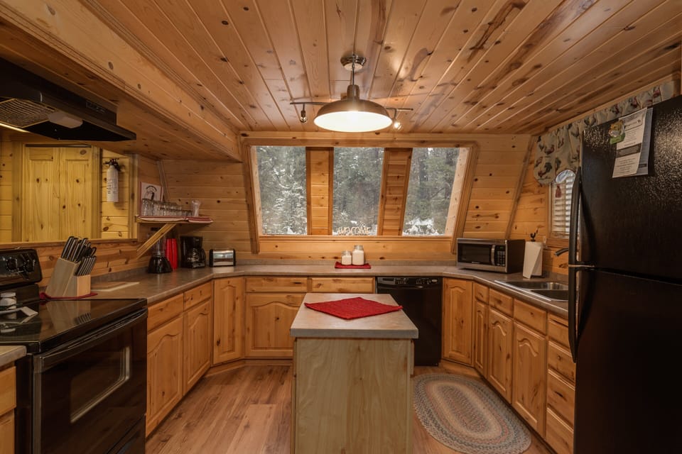 Villa (4 Bedrooms) | Private kitchen | Fridge, microwave, oven, stovetop