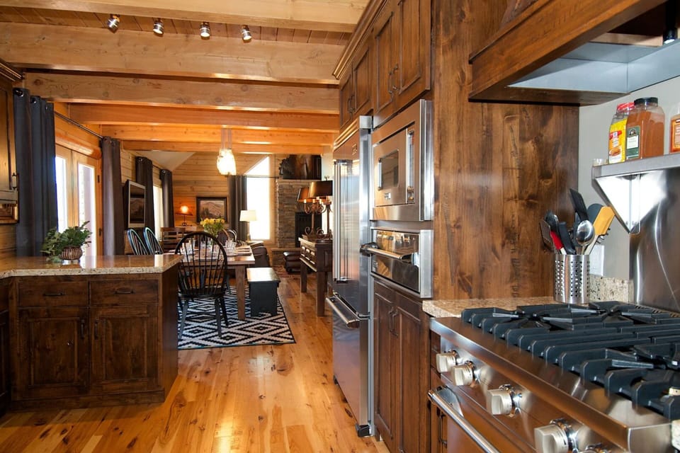 Villa (5 Bedrooms) | Private kitchen | Full-size fridge, microwave, oven, stovetop