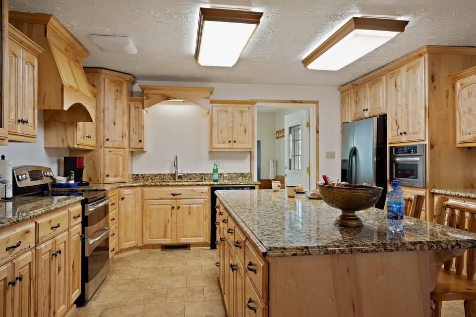 Villa (6 Bedrooms) | Private kitchen | Full-size fridge, microwave, oven, stovetop