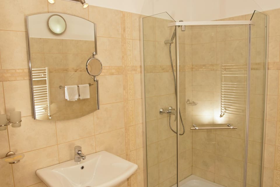 Shower, hair dryer, bathrobes, slippers