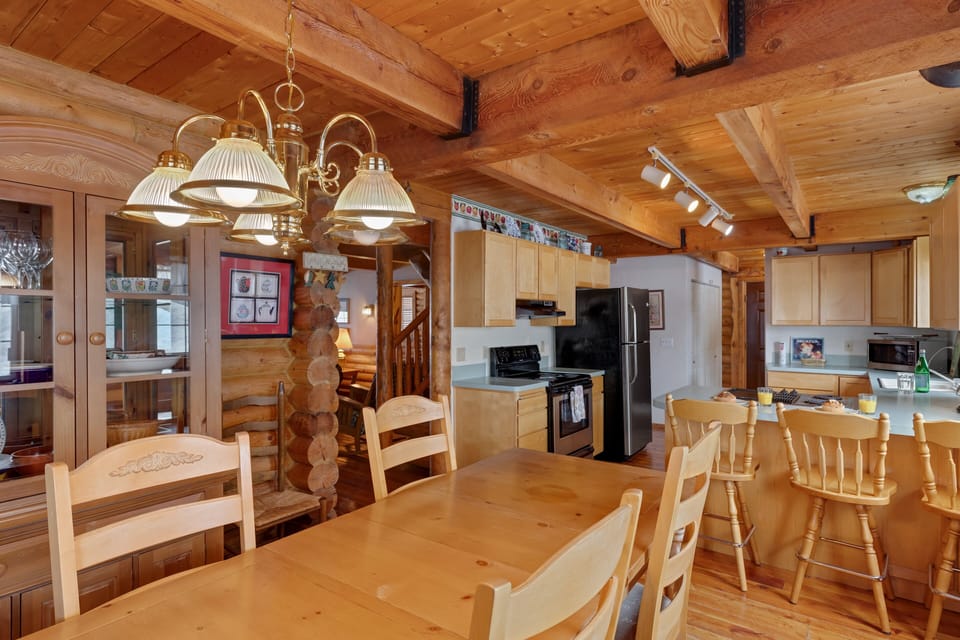 Villa (4 Bedrooms) | Dining room