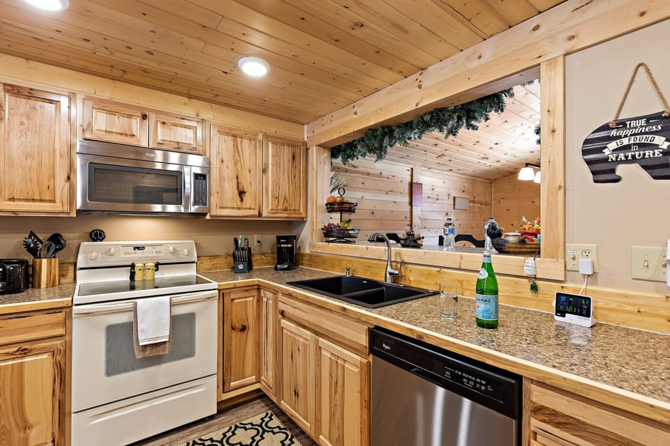 Villa (3 Bedrooms) | Private kitchen | Full-size fridge, microwave, oven, stovetop
