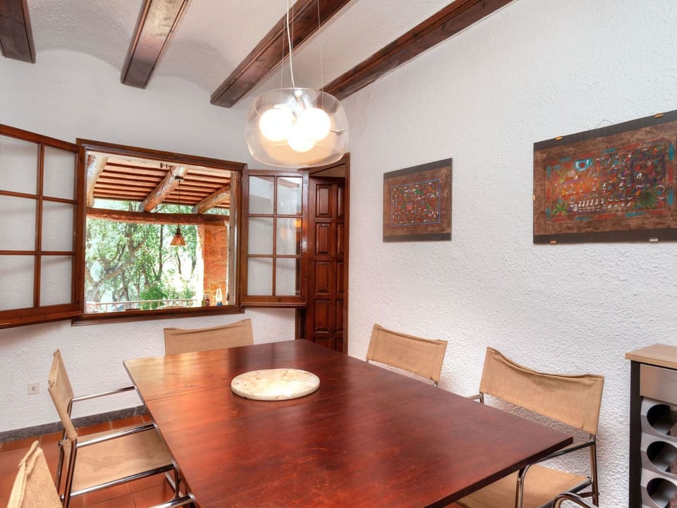 Room, Property, Building, Ceiling, Interior Design, Furniture, Table, House, Dining Room, Real Estate