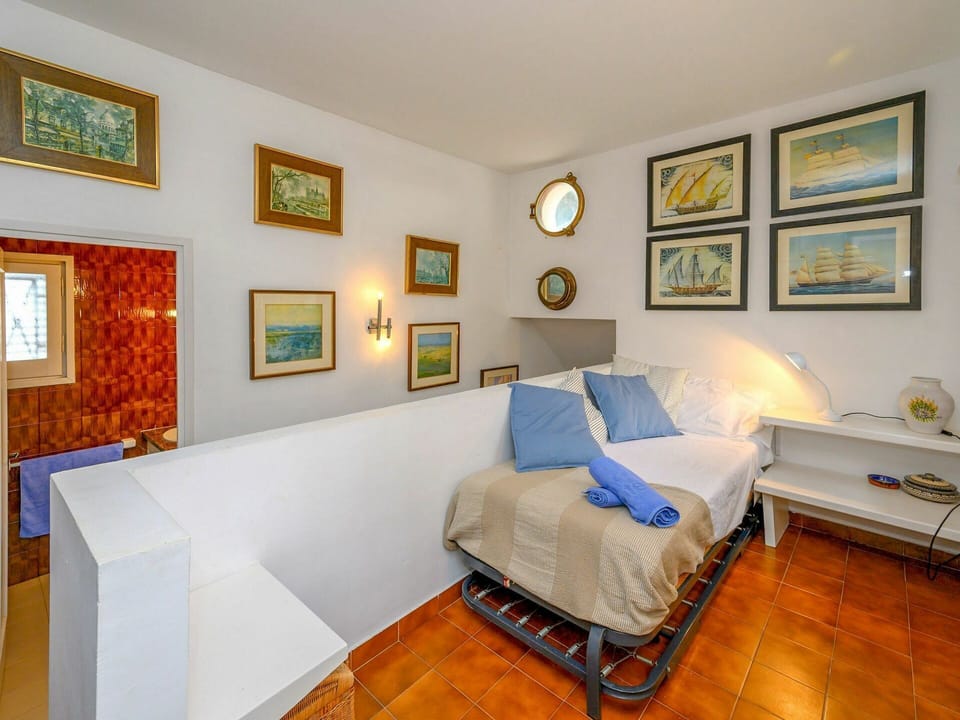 Picture Frame, Furniture, Property, Azure, Comfort, Interior Design, Architecture, Wood, Paint, Floor