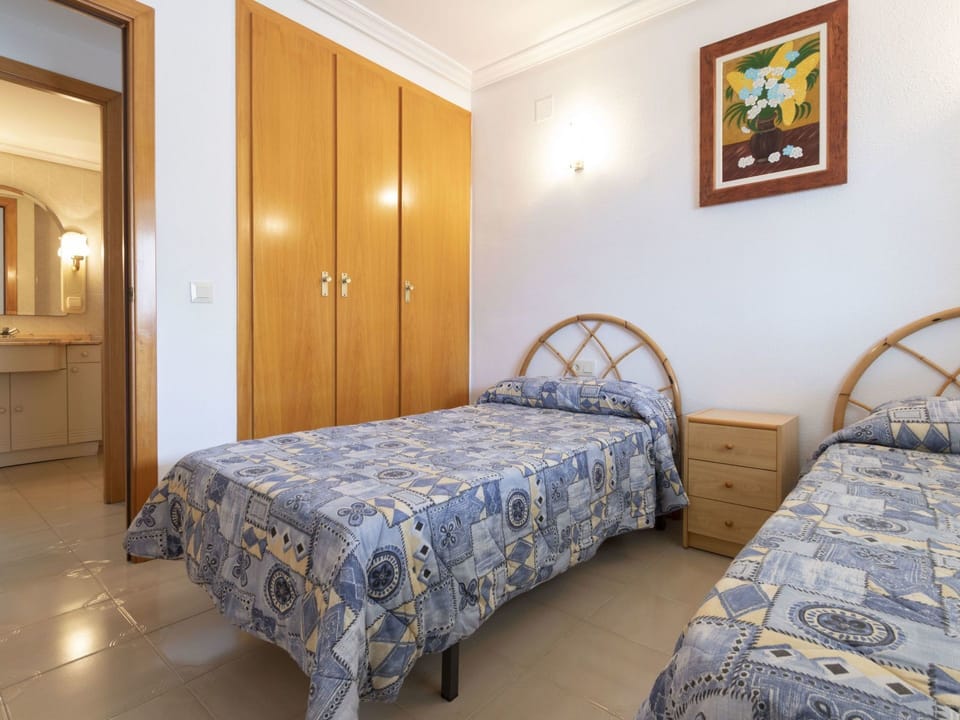 Bedroom, Bed, Room, Furniture, Property, Bed Sheet, Bed Frame, Bedding, Floor, Wall
