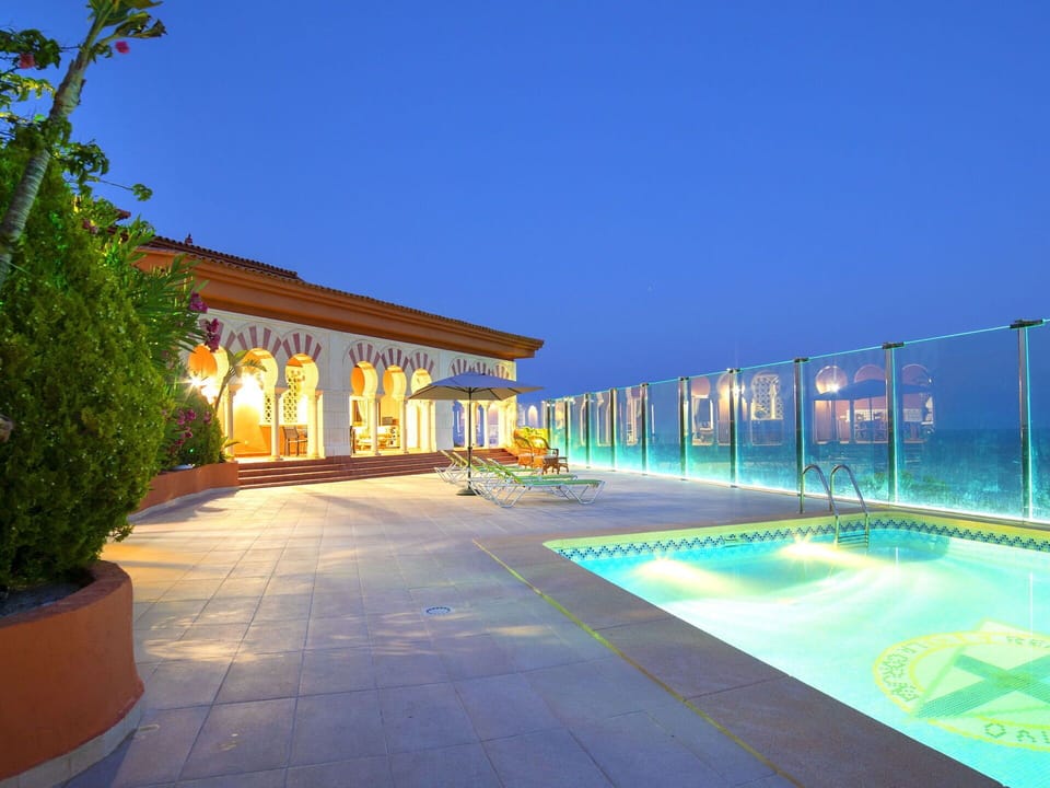 Property, Building, House, Real Estate, Home, Architecture, Swimming Pool, Lighting, Resort, Estate