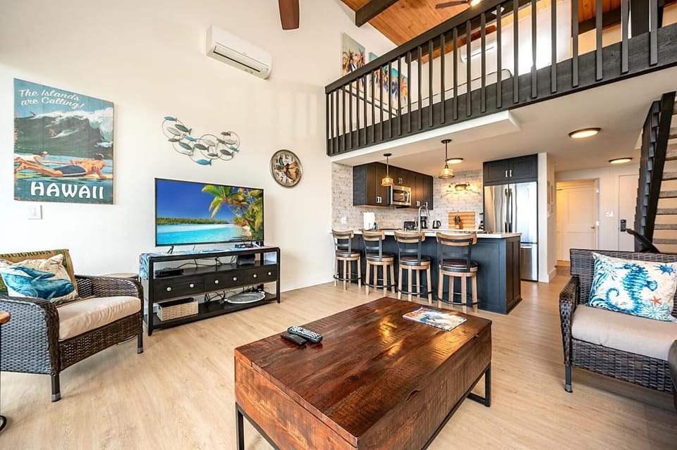    Kick back under lofted ceilings surrounded by tropical art, woven accents, and a sleek, beach-ready kitchenette