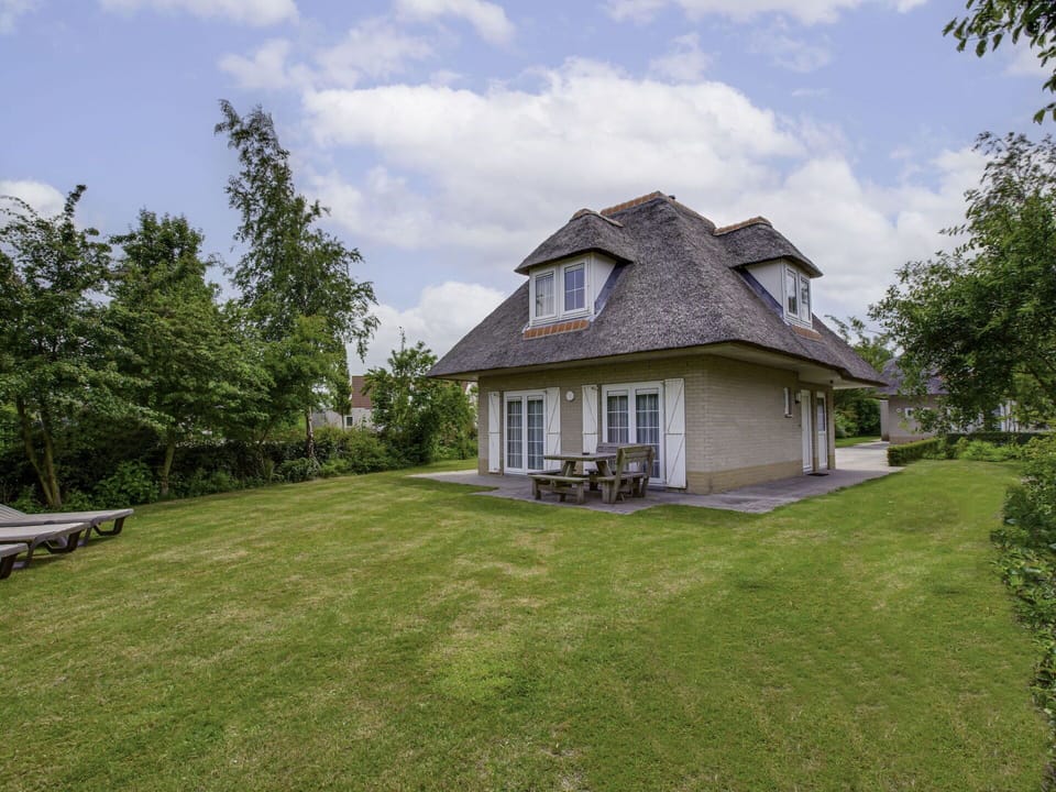 Cloud, Plant, Sky, Building, Window, Tree, House, Land Lot, Grass, Siding