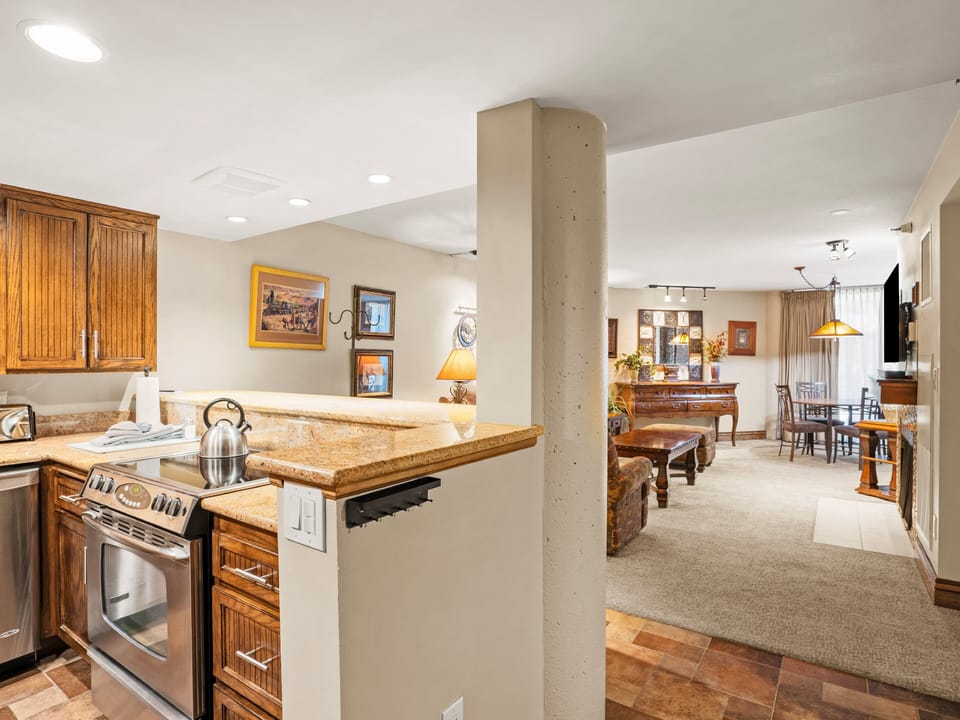 Kitchen / Entry