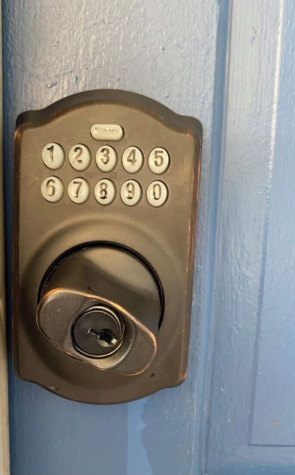 Self check in with keyless lock