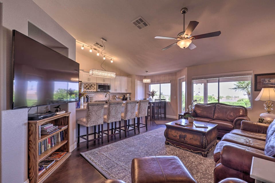 Living Room | Sleeper Sofa | Central A/C & Heating | Smart TV | Free WiFi