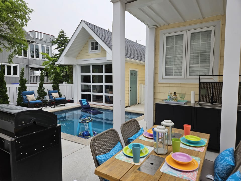 Al Fresco Dining Area, Kitchenette and Grilling Zone
