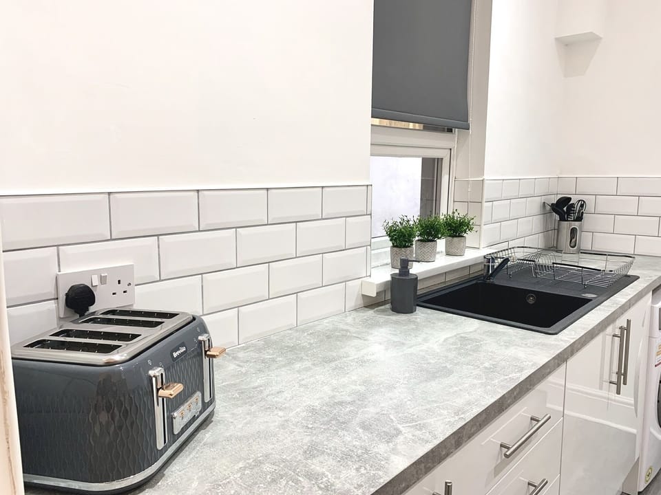 Luxury House, Hot Tub | Shared kitchen