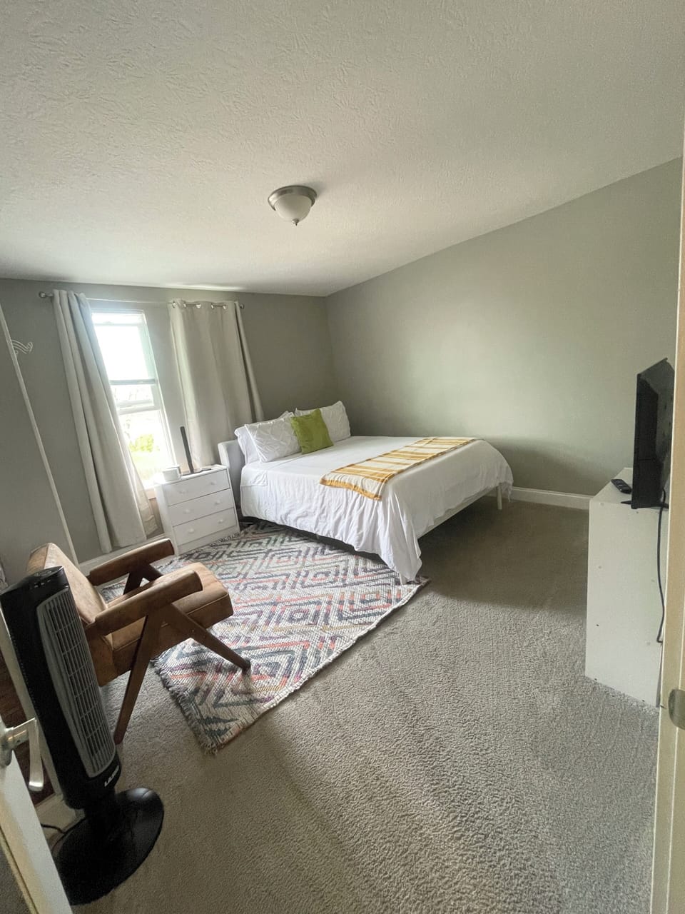 1 queen size bed