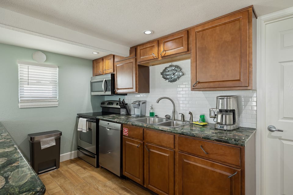 Fully Stocked Kitchen to enjoy a home cooked meal!