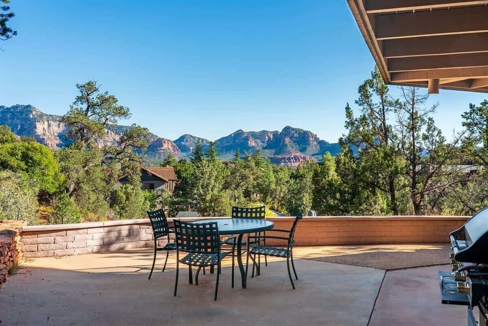 Or dine alfresco on the deck