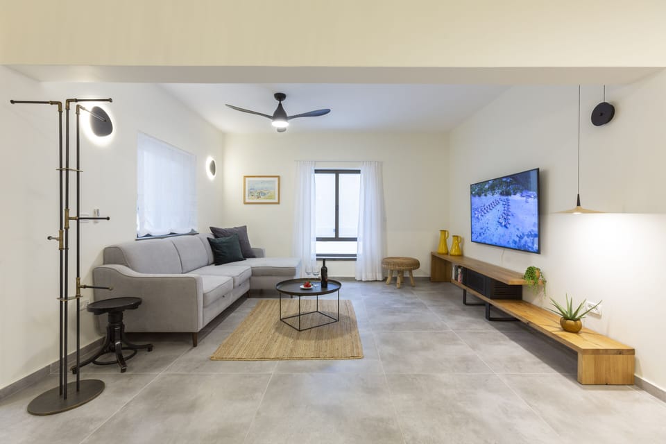 City Apartment | Living room | 42-inch flat-screen TV with satellite channels, TV, Netflix