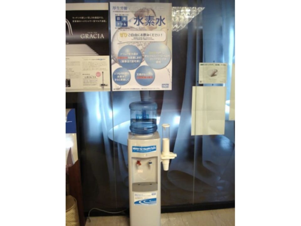Electrolytic hydrogen water water server It is installed in the lobby. It is a water server of electrolytic hydrogen water that feels good to Nippon Trim. Please try.