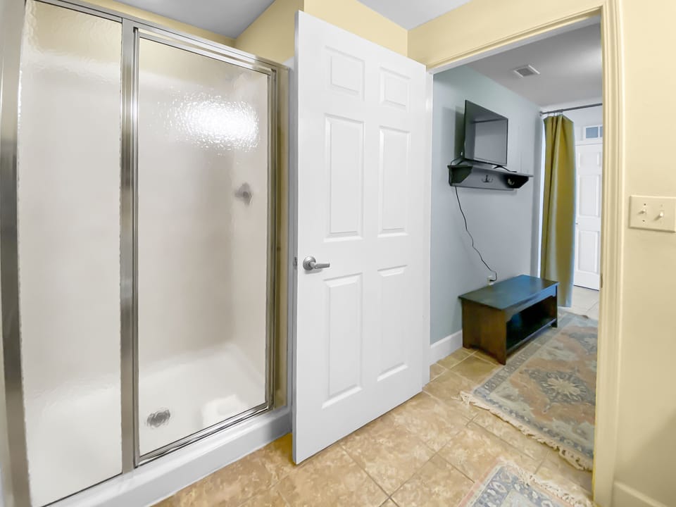 Tidewater #311 | Shared Bathroom