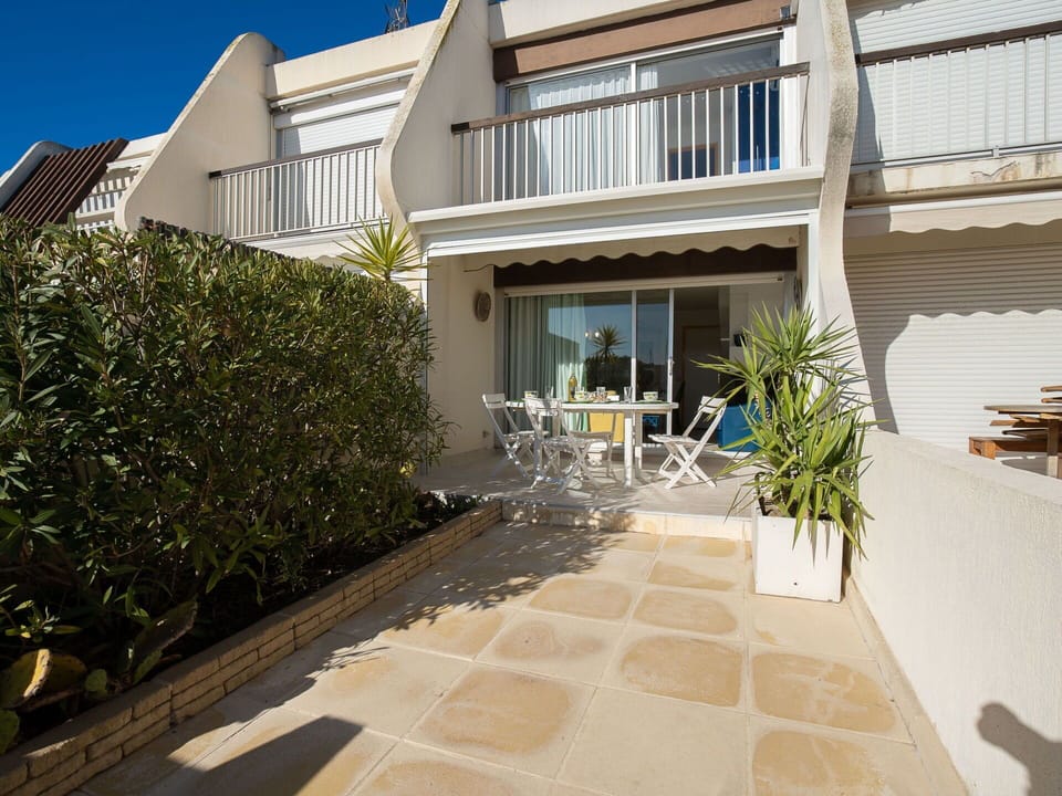 Property, Building, House, Real Estate, Home, Architecture, Residential Area, Apartment, Facade, Courtyard