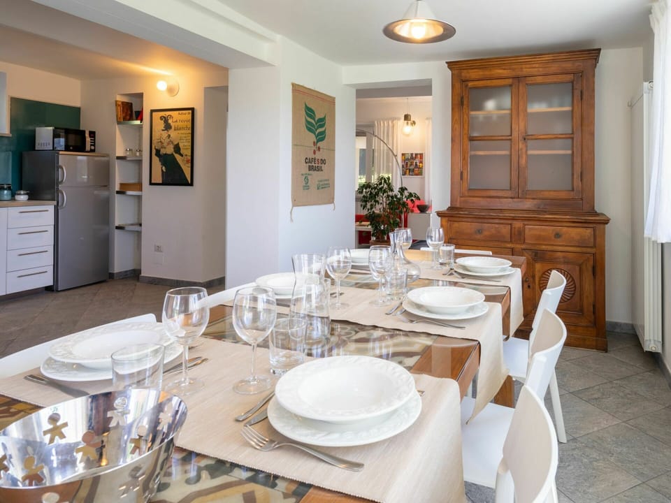 Room, Property, Dining Room, Furniture, Building, Interior Design, Table, Real Estate, House, Floor