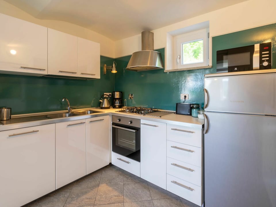 Property, Room, Kitchen, Countertop, Cabinetry, Furniture, Green, Building, Interior Design, Yellow