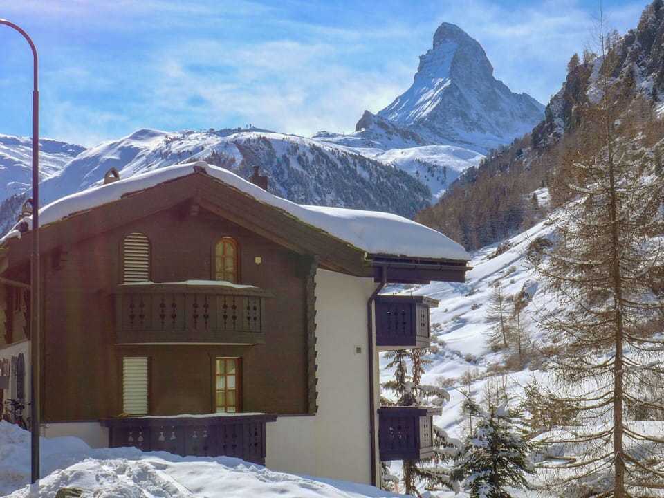 Mountain, Mountainous Landforms, Snow, Winter, Mountain Range, Alps, Property, Geological Phenomenon, Sky, Hill Station