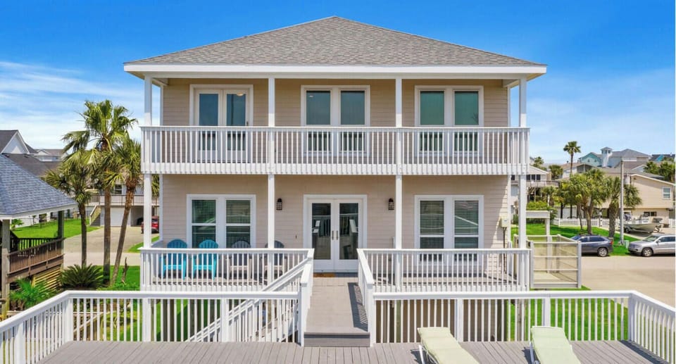 Welcome to Big Kahuna by BeachBox