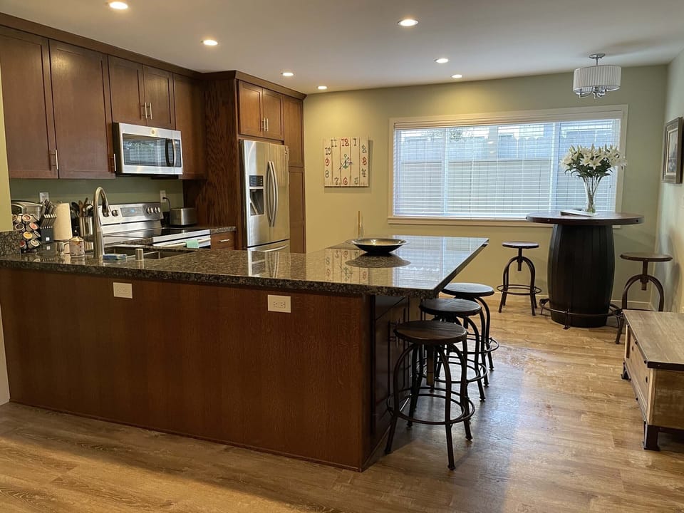 Full size kitchen (1)
