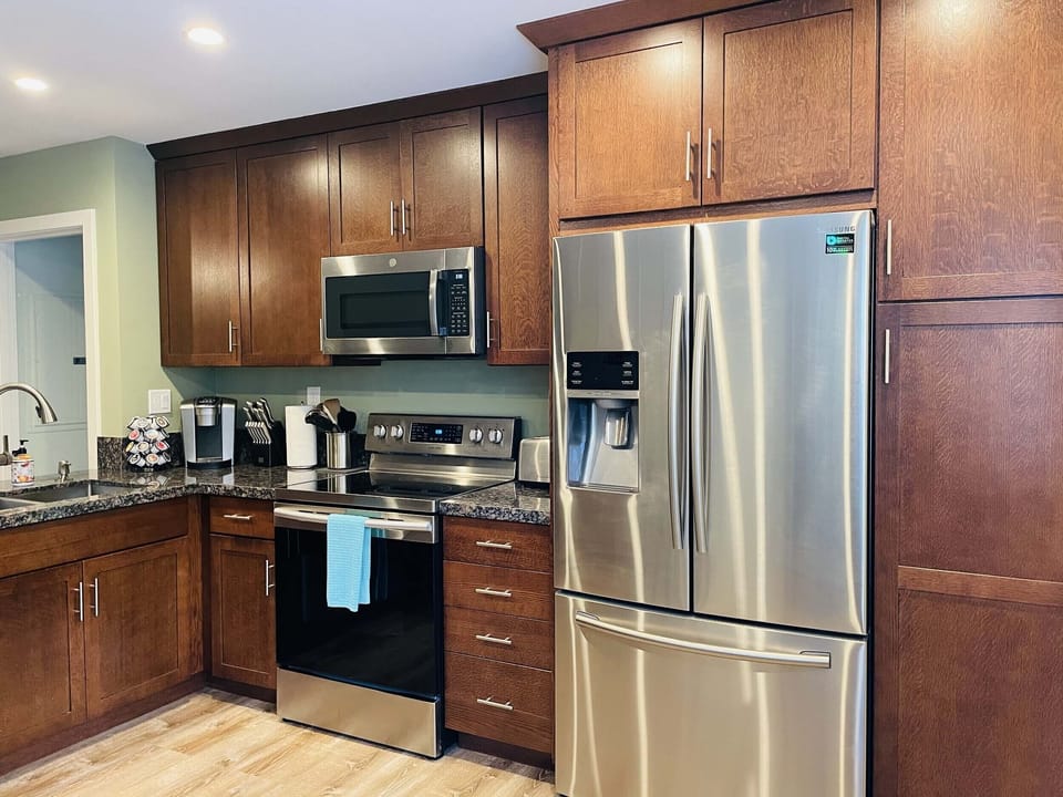 Full size kitchen (2)