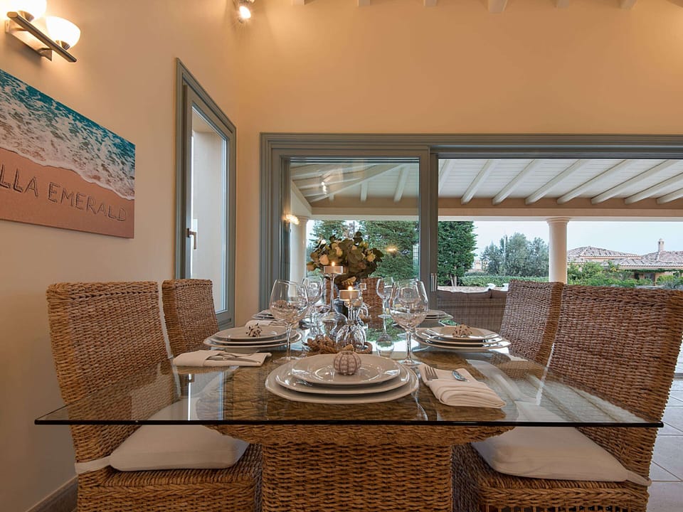 Villa | Dining