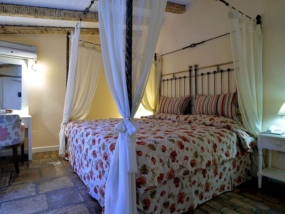 Apartment | 1 bedroom, bed sheets