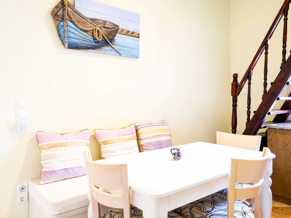 Apartment | Dining