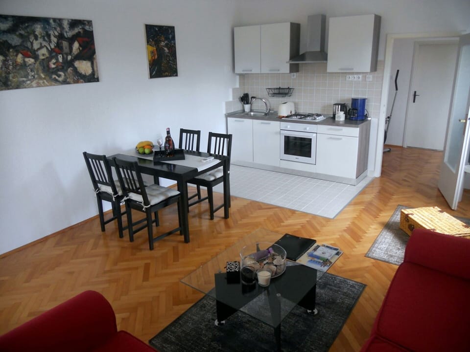 Apartment | Private kitchen | Electric kettle, cookware/dishes/utensils