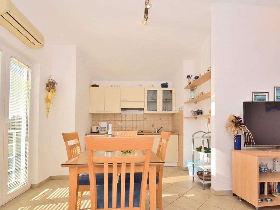 House | Private kitchen | Cookware/dishes/utensils