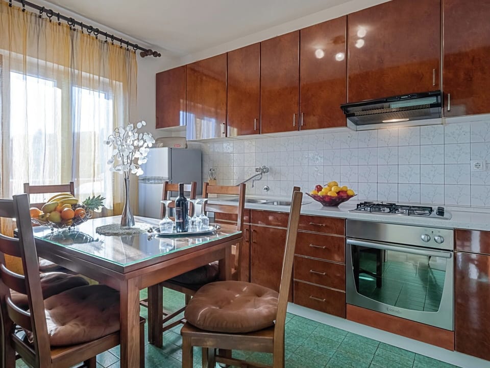 Apartment | Private kitchen | Coffee/tea maker, cookware/dishes/utensils