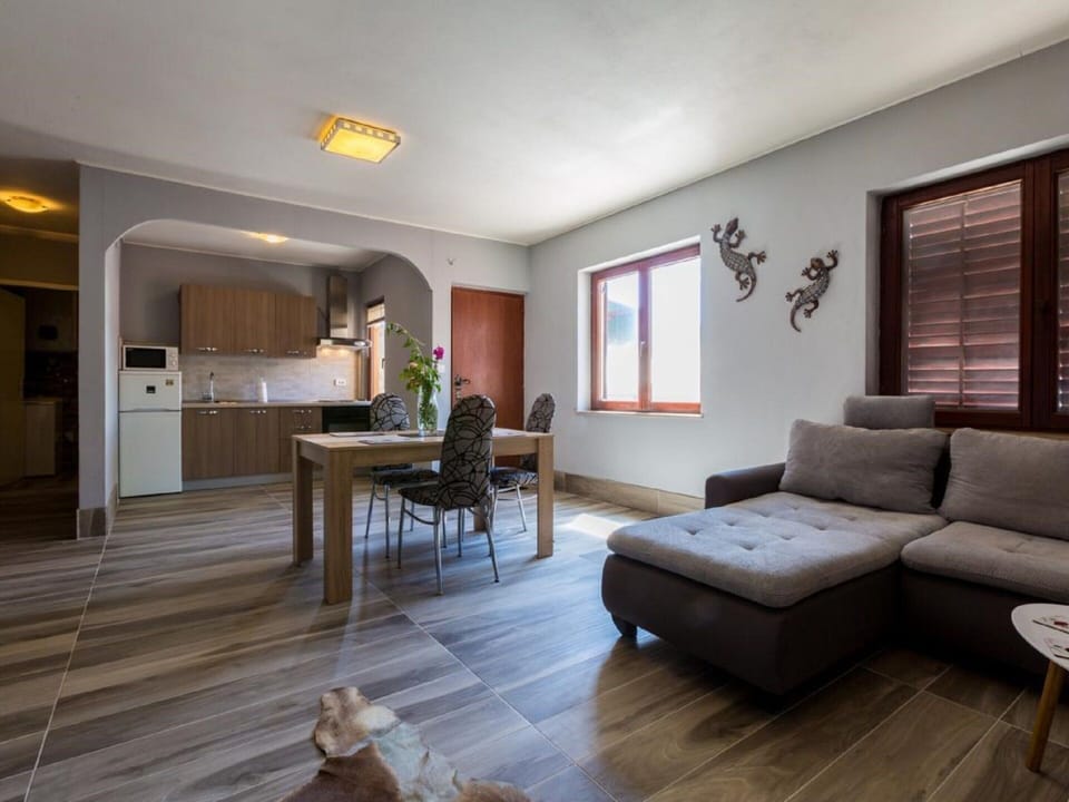 House | Dining