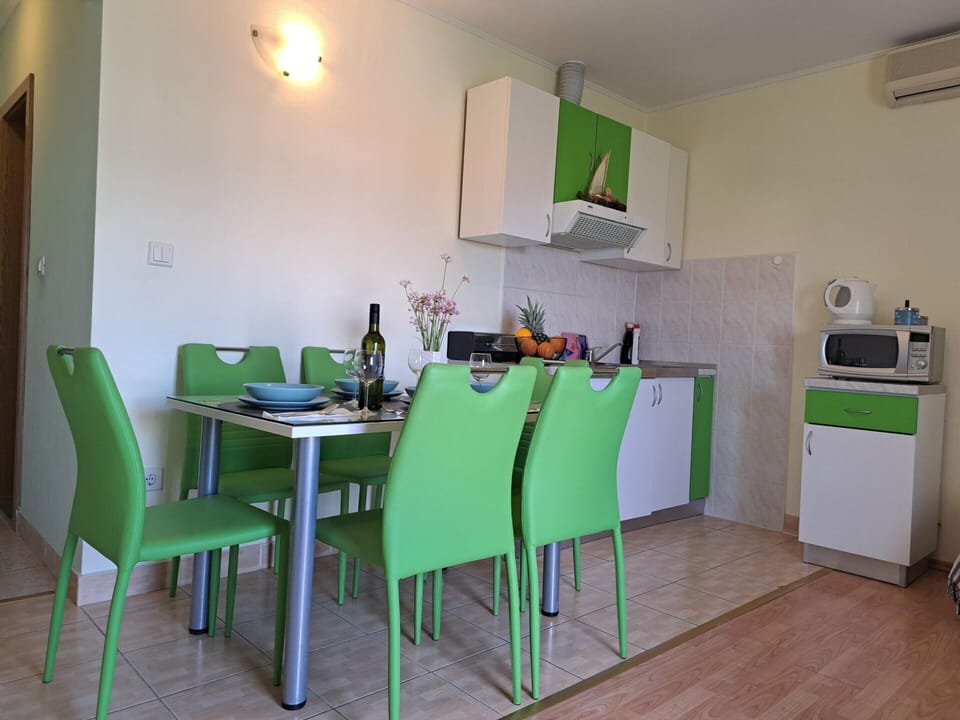 Apartment | Dining