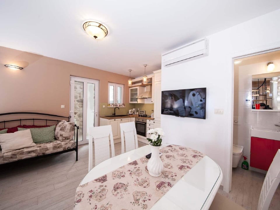 House | 3 bedrooms, bed sheets