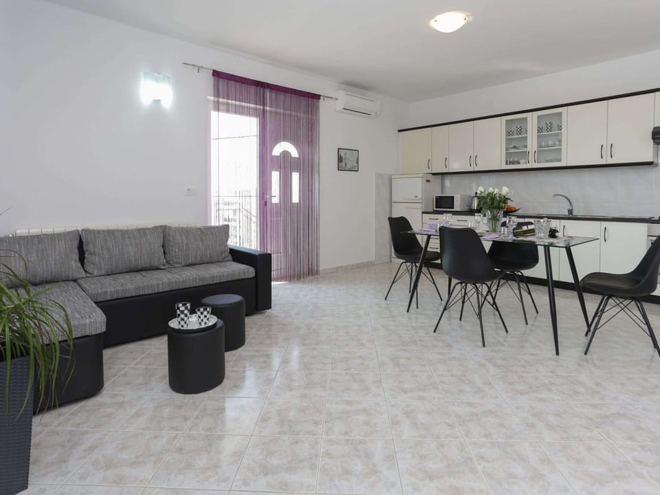 Apartment | Dining