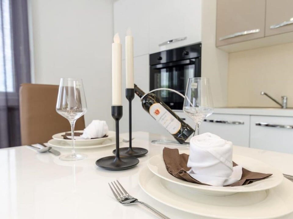 House | Private kitchen | Electric kettle, cookware/dishes/utensils