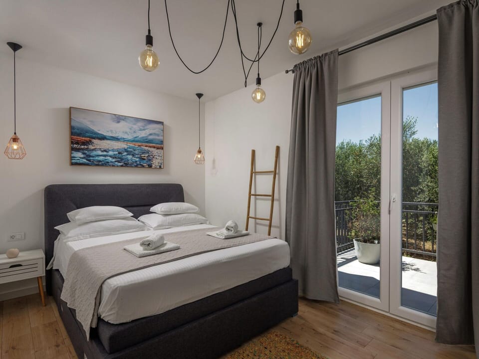 Villa | 4 bedrooms, individually furnished, bed sheets