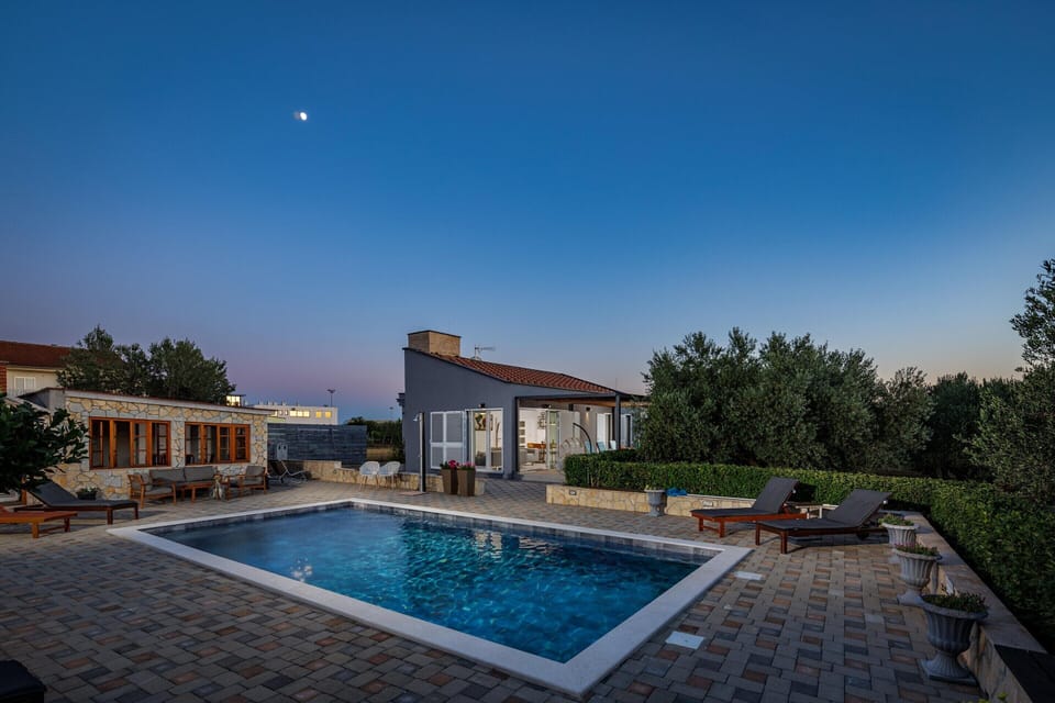 Villa | Pool | Indoor pool, outdoor pool