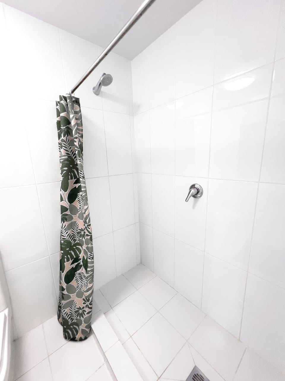 4 Bed Dorm Ensuite Standard  | Bathroom | Shower, towels